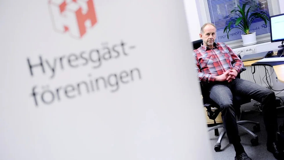 Problemet. Roger Enbom på Hyresgästföreningen oroas över att det blir allt färre billiga lägenheter.
