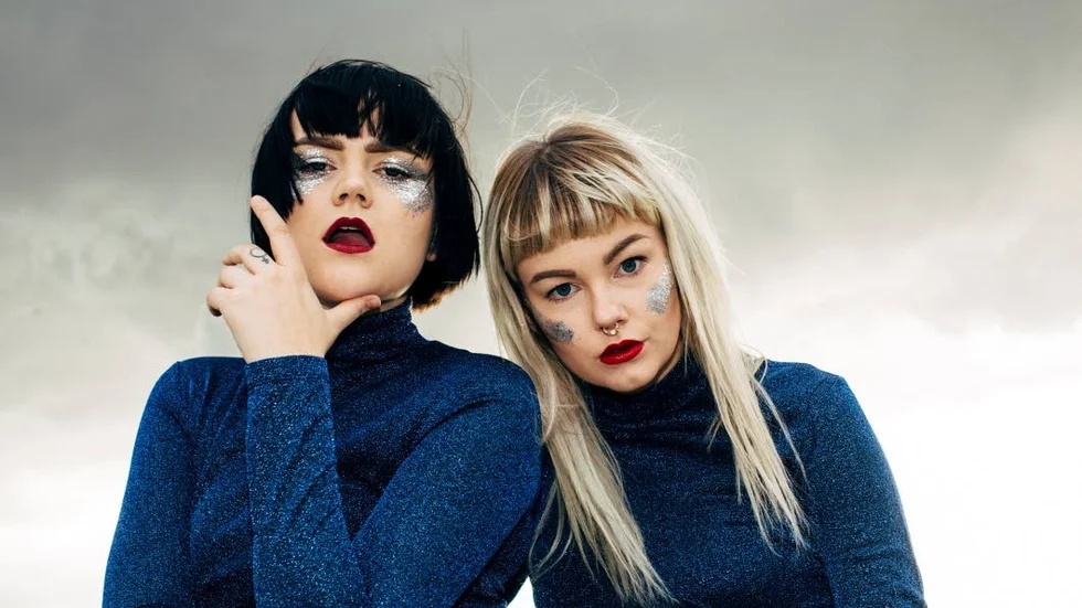 Älskar pop. – När jag var liten i Pajala var jag punkare för det var mycket enklare än att försöka passa in med de andra, de vanliga. Men nu vill vi vara mainstream, säger Rebecka Digervall från The Magnettes.