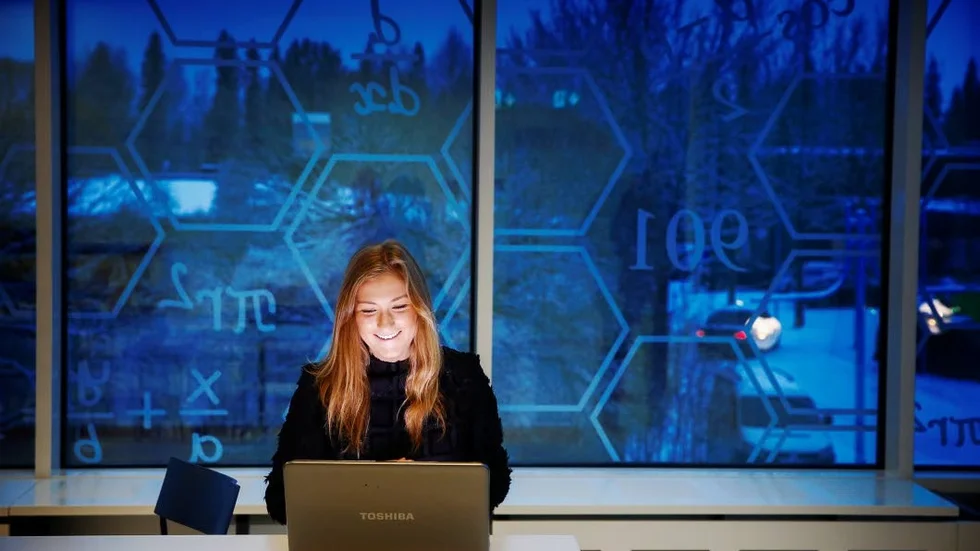 Studier. Veronica Lilja läser internationell ekonomi med inriktning mot marknadsföring vid Luleå tekniska universitet. Efter studierna i Luleå kommer hon läsa ytterligare två år. ”Jag ser det som en investering i mig själv”, säger hon.?