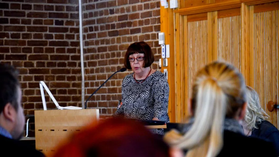 Heltidsdebatt. "Prio ett är att alla ska erbjudas heltid, sedan kommer vi i möjligaste mån att jobba med att få bort delade turer och glesa ut helgtjänstgöringen", säger Maud Lundbäck, socialnämndens ordförande i Kalix om måndagens beslut.