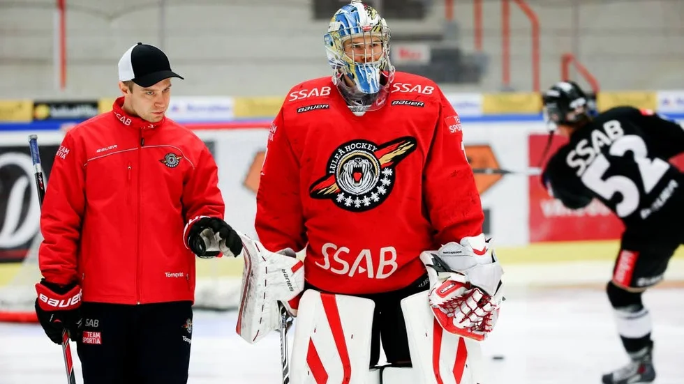 Filip Gustavsson lämnade isen mitt under träningen.
