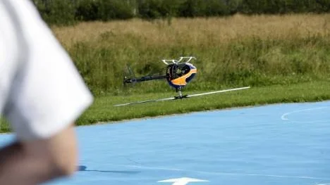 Att flyga med helikopter är kanske inte svårare, men toleransen mot misstag är mindre.