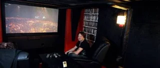 Peter byggde hemmabio med äkta filmkänsla
