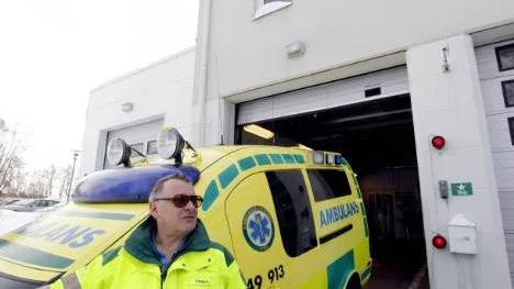Det blir ingen indragen beredskap på Piteås tredje ambulans. Landstinget backar från planerna och ambulansföraren Thomas Holmberg och hans kollegor är nöjda. Klippet ovan ur Piteå-Tidningen den 6 mars i år.