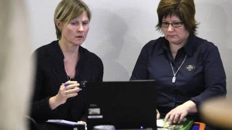 Skrivtolkarna Inger Torikka och Eva Flygare.