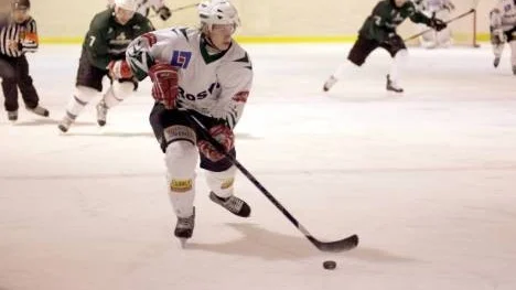 Joakim Lundberg blev tvåmålsskytt när Rosvik besegrade Kiruna City och tog fjärde raka segern i division 2-hockeyn. (Arkivbild).