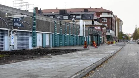 Parkeringshuset Löjans framtid är ännu oklar. Ambitionen är att det ska rivas, men vad som kommer istället är högst osäkert.