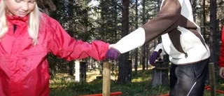 Älvsbyelever på skattjakt i en övergiven gruvby