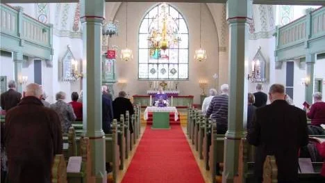 Under hela renoveringstiden är kyrkan stängd och gudstjänsterna kommer att förläggas till andra lokaler såsom församlingshemmen Malmgården och Furulundsgården och EFS bönhus.