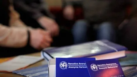 Anonyma Narkomaner, NA (vilket är förkortningen för det engelska namnet Narcotics Anonymous), har räddat många människor från drogmissbruk. Organisationen, som finns över hela världen, hyr en lokal i Piteå och håller stämningsfulla öppna möten dit alla som har en önskan om att sluta använda droger är välkomna.