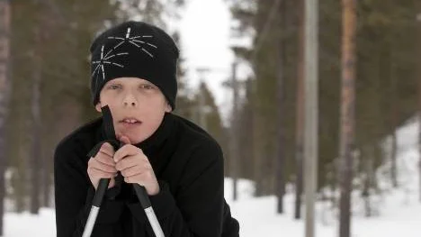 Linus Åman, 10 år, tycker att det är kul att åka skidor men gillar inte att skidspåren blir sönderkörda av snöskotrar.
