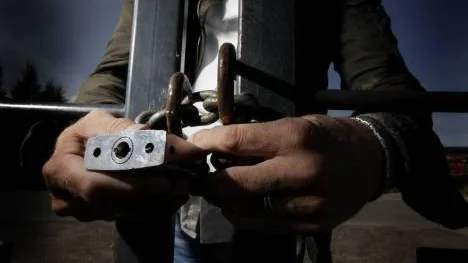 Mardrömsscenariot med specialfilade nycklar som med hjälp av några små slag mot nyckeln  låser upp både hänglås, lägnhets- och husdörrar, sprider sig via internet över hela världen, även till Sverige.