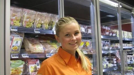 PLANER FÖR LEDIGHETEN. Hanna Sammelind Karlsson, anställd på Coop Nära, har planer för sina lediga tid. "Det känns som att man kommer att hinna med mer", säger hon.