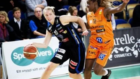 Debut. Ellen Nyström var ett frågetecken inför matchen mot Norrköping. En skada i handen har stoppat henne från att träna med boll.