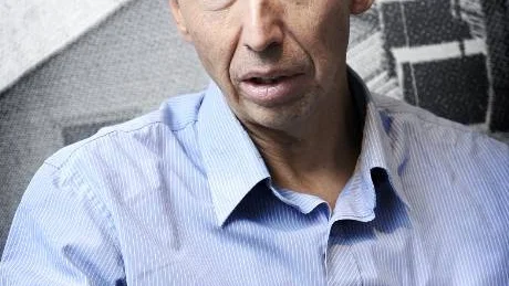 DAGBOKSANTECKNINGAR. Björn Åkerstrand har skrivit dagbok sedan han var 6 år gammal. Nu debuterar han vid 47 års ålder.Foto: Andreas Wälitalo