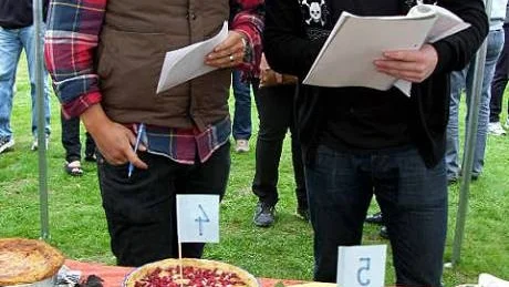 DOMARE. 22 pajer bedömdes av Simon Laiti, kock, vd på Hemma Gastronomi och Norrbottensambassadör för det nya matlandet Sverige samt kockkollegan Christoffer Lönnqvist.