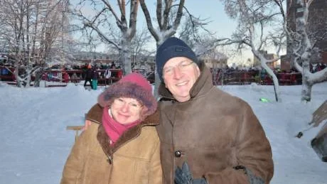 FANTASTIC. Lynn och Paul Jonsson, från England, hade en helkroppslig upplevelse av besöket på Snöfestivalen. "Det är verkligen kallt här", tyckte Paul Jonsson och berättade om svenskt påbrå för fyra generationer sedan.