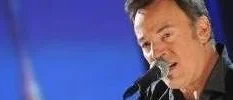 En stark trea, Bruce