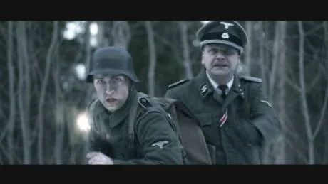 PÅ JAKT. Björn Elgerd och Christer Engberg spelar rollerna som tysk soldat respektive officer i Johan Sundkvists kortfilm med planerad premiär till sommaren.