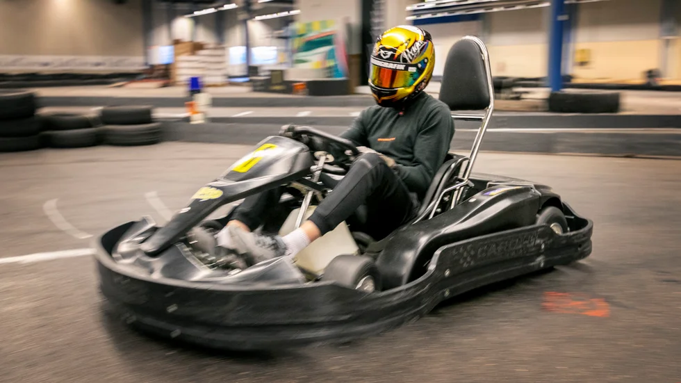Vid två års ålder började Norton Andreasson köra gokart och han har aldrig velat sluta. Nu lär han andra sina bästa knep.