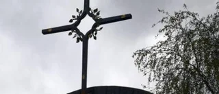 Gud portad från kyrkan