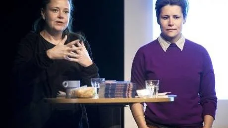 WORKSHOP. Konstnärerna Johanna Gustavsson och Lisa Nyberg berättade om sitt arbete med Malmö fria kvinnouniversitet på Lillan i Luleå i går. Teater Scratch och Galleri Syster var arrangörer som bjudit in konstnärerna för att hålla en utopisk workshop där                      de ska definiera hur de ska arbeta för att medvetandegöra genusfrågor i Norrbotten.