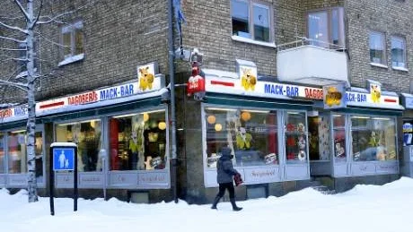 AND THE WINNER ... Dagobert har stått pall i mackkampen och överlevt sina konkurrenter i smörgåsbranschen.