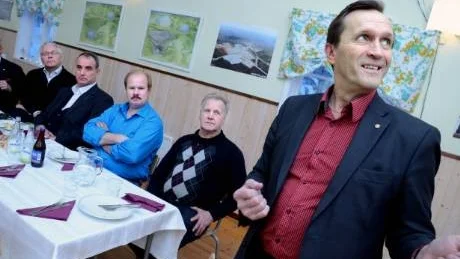 POSITIV TILL GENVÄG. Regionchefen Arnold Vonkavaara berättade att Trafikverket är positivt till en genväg. "Men på lång sikt är järnväg bästa lösningen", sade han.FOTO: GÖRAN LAHTI