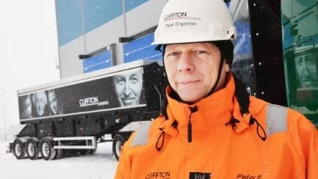Det ställs höga krav på chaufförerna. "Minst tio års erfarenhet", säger Peter Engström, Cliffton minings.
