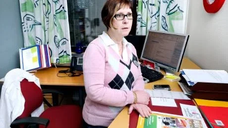 GLÄDJANDE BESKED. "Det är bra för de boende att vårdcentralen blir kvar här på Hertsön", säger vårdcentralchefen Margareta Stjerna.