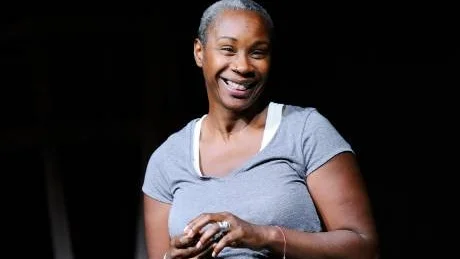 INGA OFFER. Regissören Josette Bushell-Mingo har percis fått Stockholms kulturpris för scenkonst och        menar att de minoriteter hon arbetar med är starka, stolta och står upp för sina rättigheter.