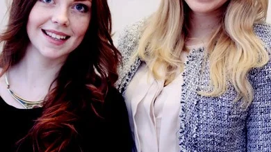 FÖREBILD. "Jag kände henne, men hon kände inte mig", säger Julia Brännmark (till vänster)  efter sitt möte med förebilden Isabella Löwengrip.