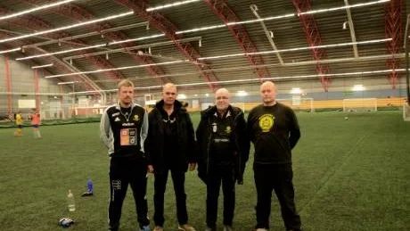Satsar. Nya kaxiga Notvikens IK har stora mål för representationslaget på herrsidan. Från vänster: A-lagstränaren Johan Kalin, herrutskottets ordförande Staffan Lundbäck, Stefan Öhman och Erik Lidhammar (två sistnämnda också sittande i herrutskottet).