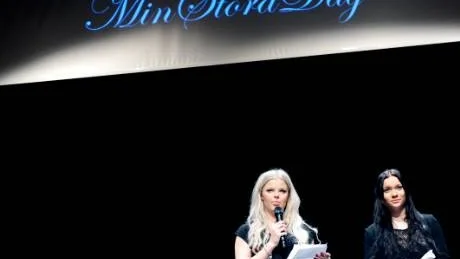 SKÄNKTE PENGARNA. Alla pengar de fick in på onsdagskvällens visning gick till organisationen Min stora dag. Här berättar frisöreleverna Julia Lundberg och Maria Bygdemo om varför de valt just den organisationen.