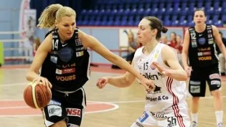 POÄNGLÖS. Salléns Kristina Tattersdill hade full koll på Northlands nyförvärv Irina Mihailova                                          under hela matchen. Moldaviskan gjorde inte en enda poäng.