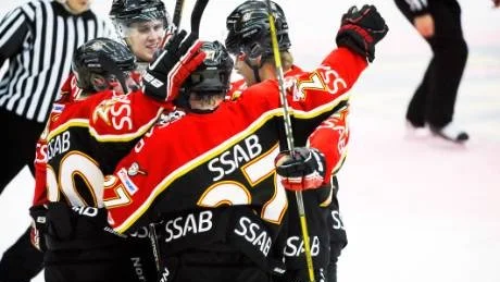 JUBEL. Luleå Hockeys J20-lag fick en bra start på säsongen med en premiärseger över Mora med siffrorna 5-1. Johan Porsberger (27) gjorde två mål.
