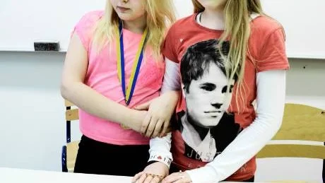 ENKELT. I början var det svårt, men när man lärt sig är det enkelt, enligt Emma Hedman och Sofia Keskitalo.