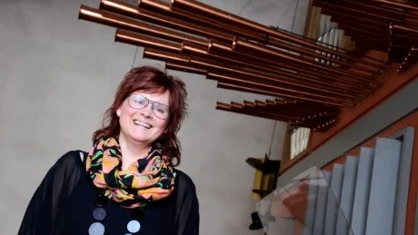 INGEN STRESS. ”Många tänker nog att det tar mycket tid och kraft att ordna för ett bröllop. Men med drop in-vigsel har man nu chansen att slippa allt det”, säger Britt-Inger Burman, kantor.