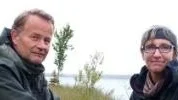 HÄR VAR VI. Bo och Liz Berg var ögonvittnen till att en raket landade i sjön Nammajaure 1980. De befann sig precis här när ett raketformat föremål svischade över dem.