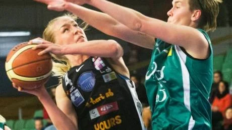 BLEK. Frida Aili hade ingen lysande match mot Eos. Hon hamnade dessutom i foulnöd.