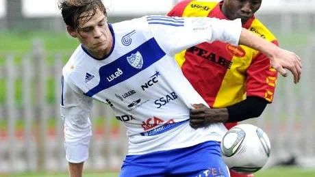 UTBYTT. Fredrik Nilsson kämpade på topp, men skapade inte mycket och blev utbytt i paus.