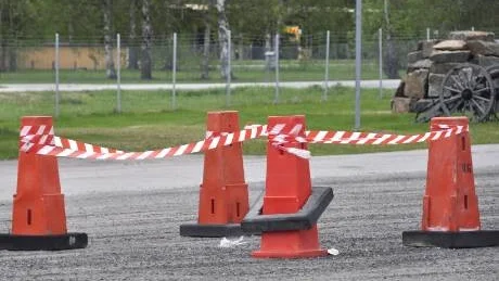 TRYGG. Tärnan har sina ägg i en fördjupning i marken, men som synes känner den sig trygg så länge ingen kommer för nära.