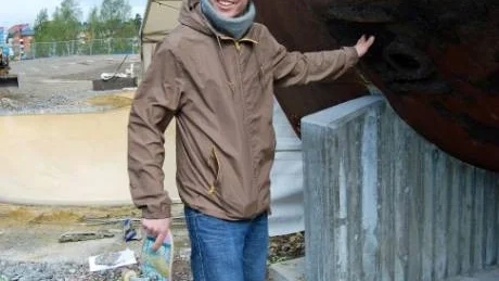 TUNG. Den uttjänta skänken är en gåva från SSAB och väger över 25 ton. I den gamla järngrytan kan brädåkaren ränna  efter väggarna eller kasta sig ut i "skålen" nedanför.