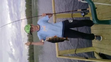 ABBORRE MODELL STÖRRE. Daniel Ericsson, 12,  Korpilombolo, med en fin  abborre. Den högg på en spinnare i Korpilompolojärvi. Fisken vägde 1.217 gram och den var 44 centimeter.