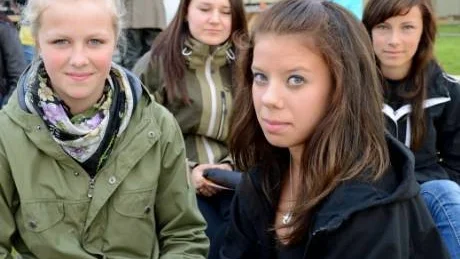 BESÖKARE. Alexandra Krutrök, Mimmi Snell, Olivia Roth-Andersson och Elvira Lundqvist firade midsommar på festivalen.