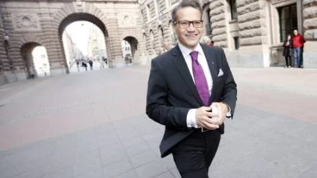 PRESTATION. Socialminister Göran Hägglund (KD) skärper kraven på tillgänglighet i sjukvården.