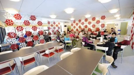 NY GULDKROG. Ormbergsskolans matsal har bytt skepnad och kallas nu för Guldkrogen, ett namn som barnen har föreslagit.