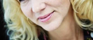 Liza Marklund tar bladet från munnen