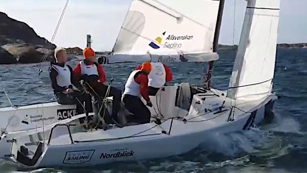 Pontus Dolfei med sin besättning bestående av Ulf Dolfei, Dick Johansson och Erik Lindsten tävlar för Enköpings SS.