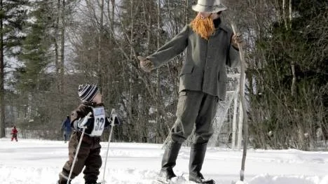 Tummen upp! Felix Öberg, 2,5 år, fick glada heja-rop från Vasaloppets grundare Gustav Vasa.